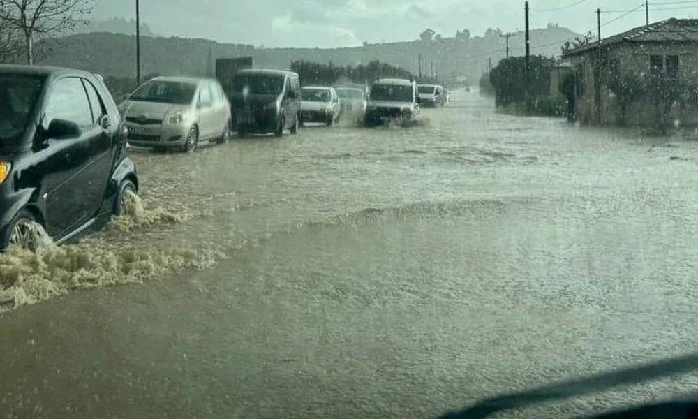 Η Τροχαία έκλεισε δρόμους στη Ζάκυνθο λόγω της κακοκαιρίας